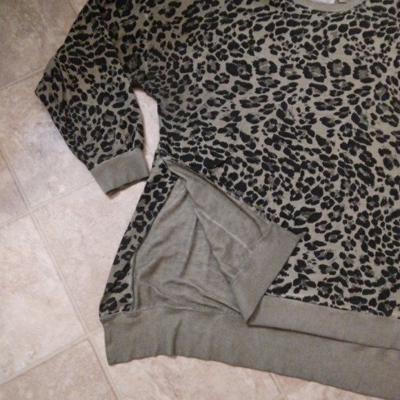 🐆Dantelle Long Sleved Leopard Shirt🐆 - Picture 3 of 3
